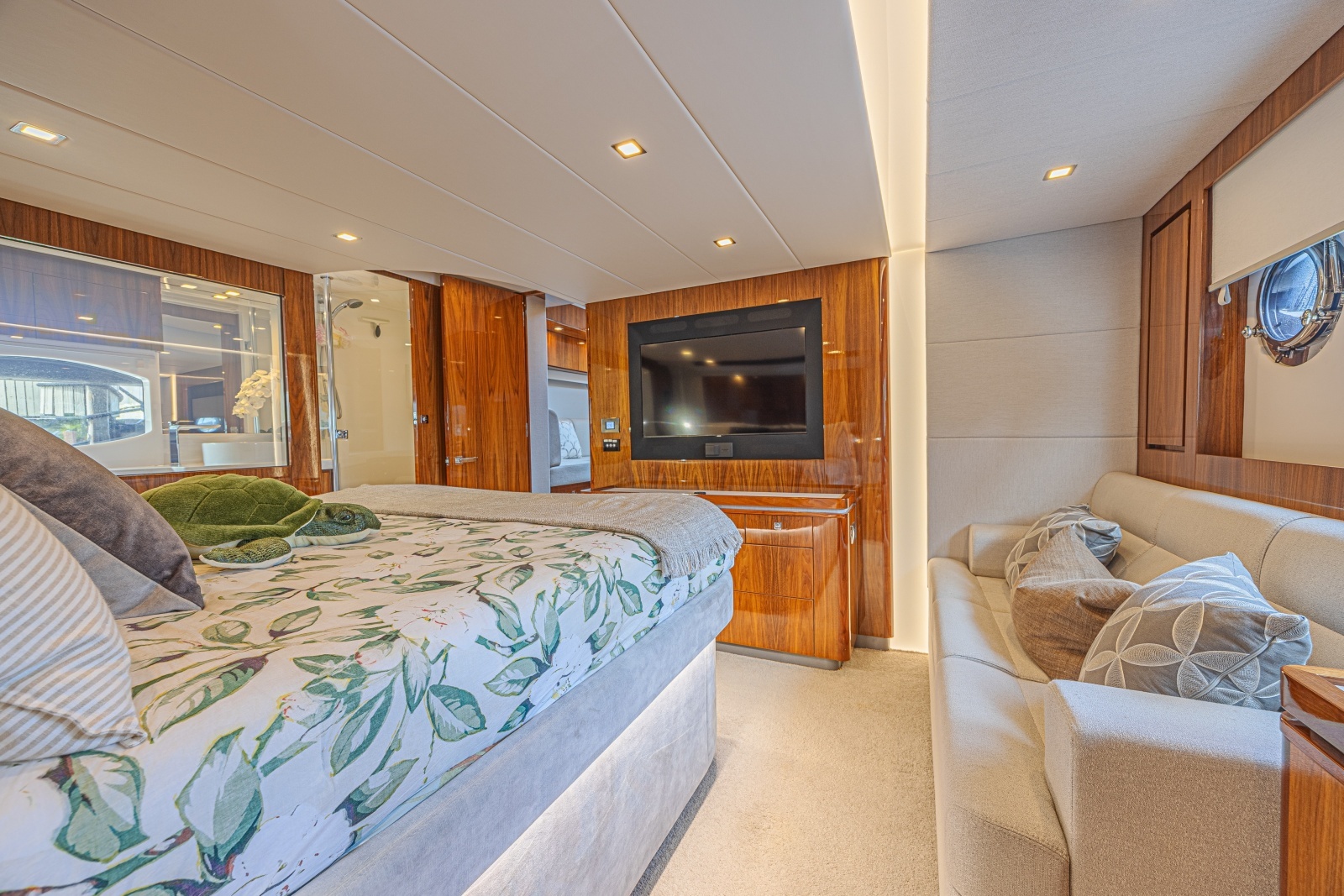 2021 Riviera 6000 Motor Yacht