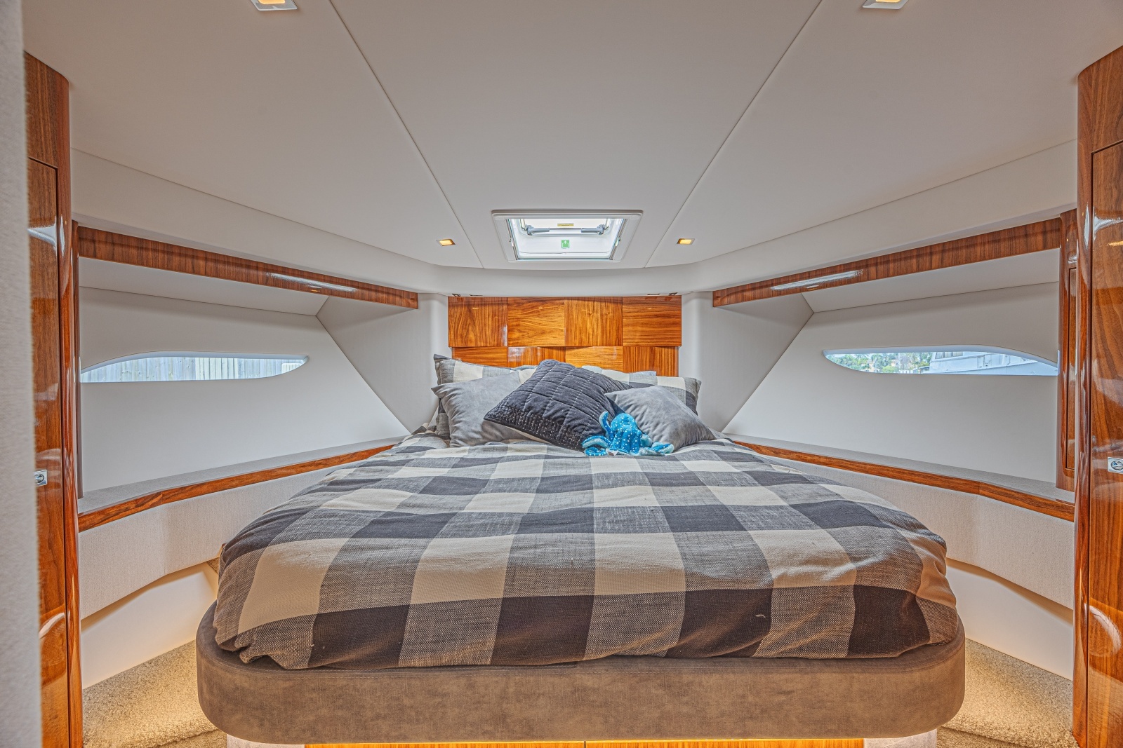 2021 Riviera 6000 Motor Yacht