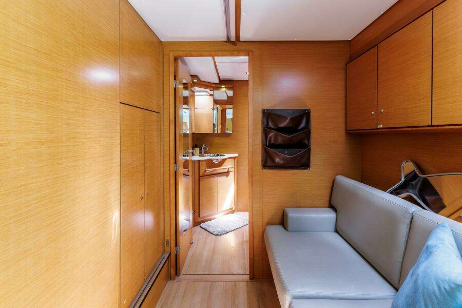 2011 Lagoon 500 master cabin