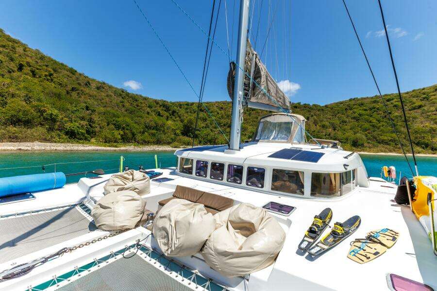 Lagoon 500 exterior