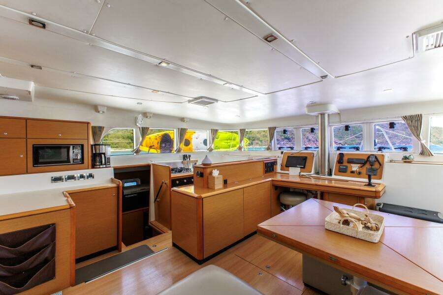 Lagoon 500 interior