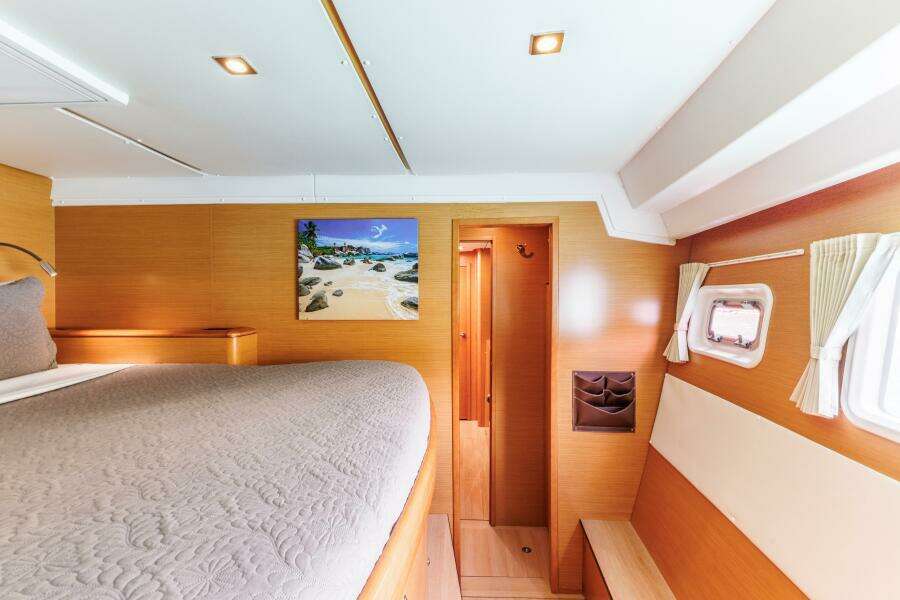 Lagoon 500 master cabin