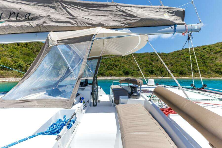 Lagoon 500 sprayhood