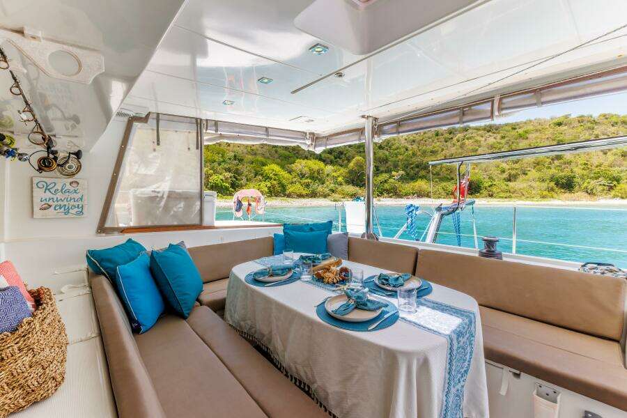 Lagoon 500 dining area