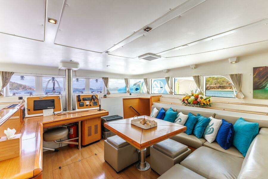 Lagoon 500 salon