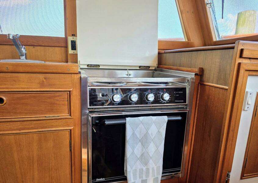 KOKOMO 42ft Grand Banks Yacht For Sale