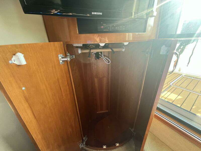Done Saving 44ft Carver Yacht For Sale