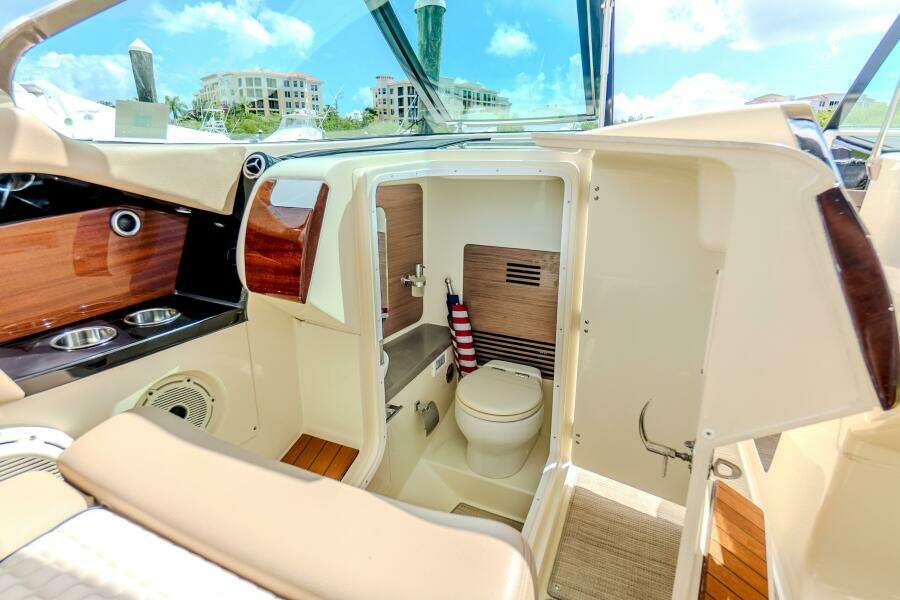 TURLTE TIME 31ft Chris Craft Yacht For Sale
