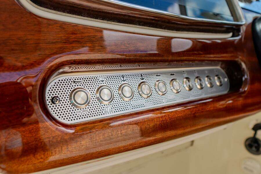 TURLTE TIME 31ft Chris Craft Yacht For Sale