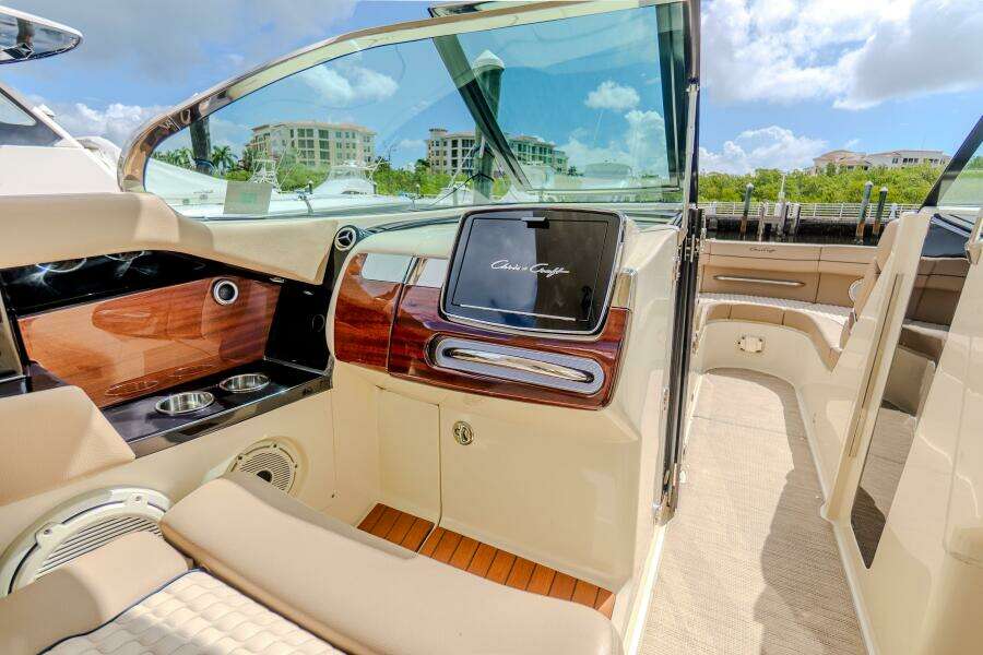TURLTE TIME 31ft Chris Craft Yacht For Sale