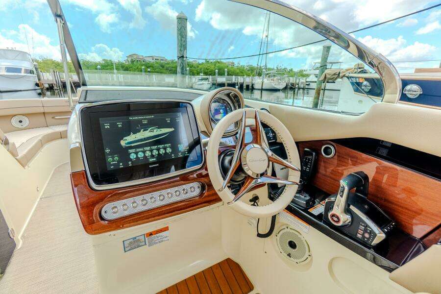 TURLTE TIME 31ft Chris Craft Yacht For Sale