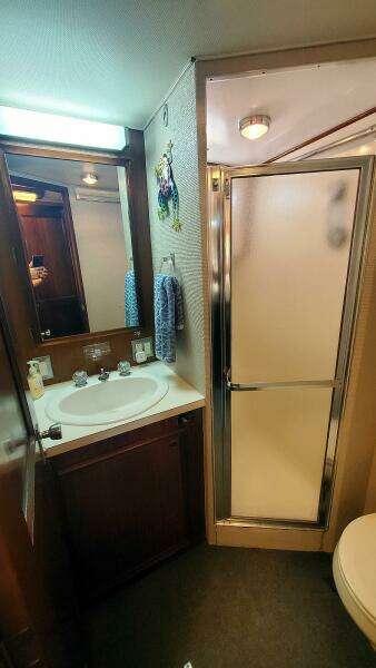 Guest Head Vanity and Shower