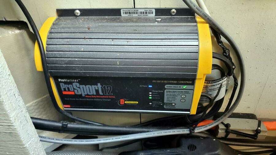 Thruster Battery Charger