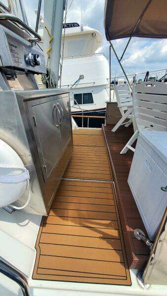 Sundeck Passageway Starboard