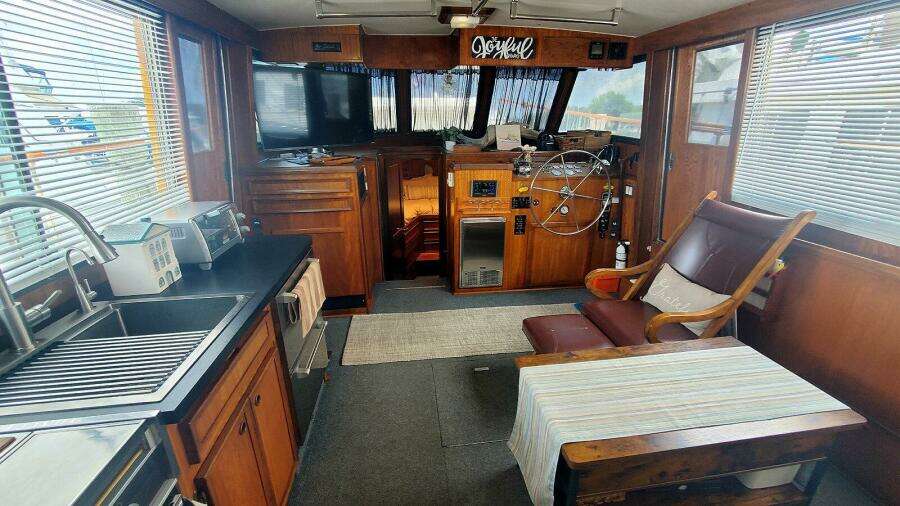 Main Cabin Forward