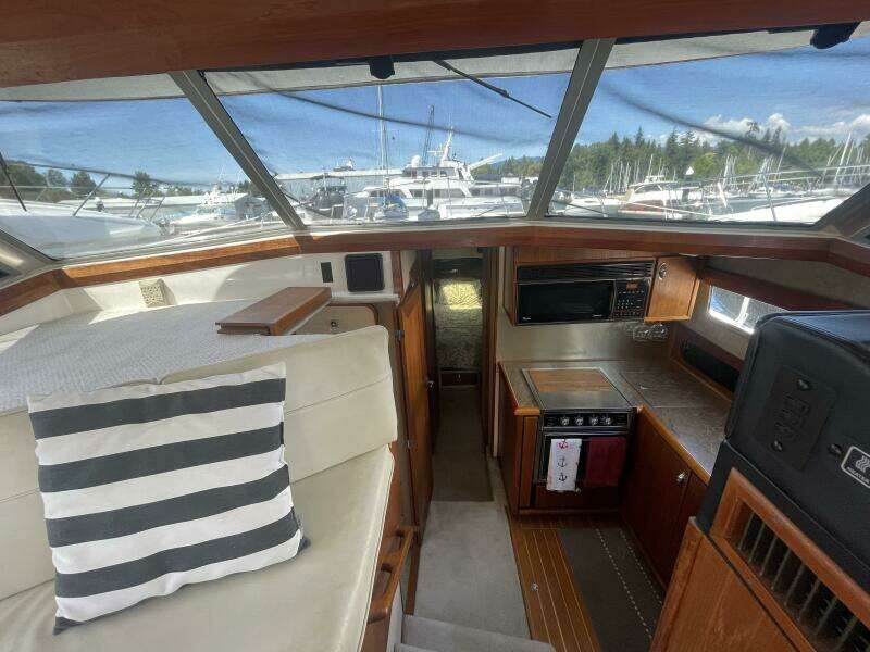 Miss Mary 38ft Bayliner Yacht For Sale