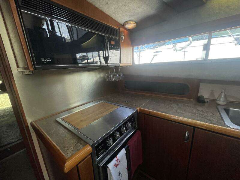 Miss Mary 38ft Bayliner Yacht For Sale
