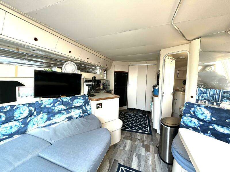 Mid Night Cruz 34ft Carver Yacht For Sale