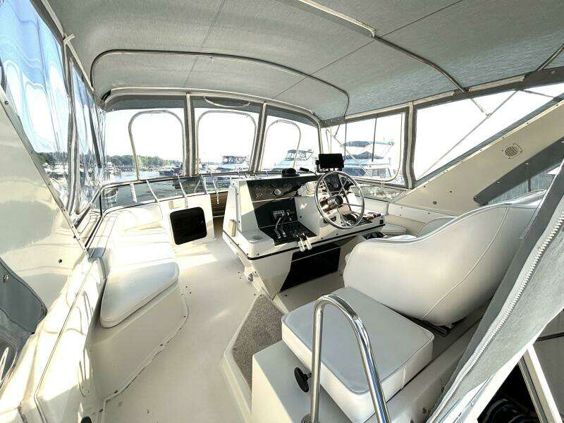 Mid Night Cruz 34ft Carver Yacht For Sale