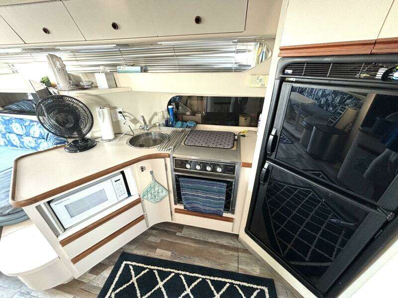 Mid Night Cruz 34ft Carver Yacht For Sale