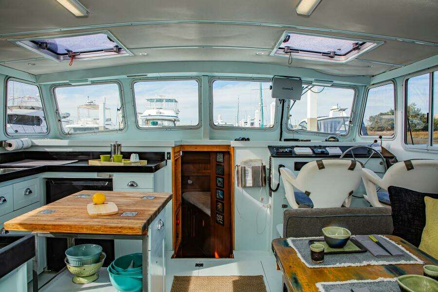 40' Wayne Beal Downeast Cruiser 2002 - Cummins 540 HP For Sale