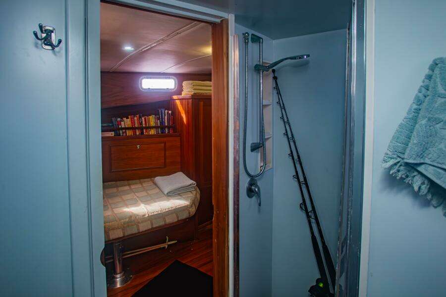 40' Wayne Beal Downeast Cruiser 2002 - Cummins 540 HP For Sale