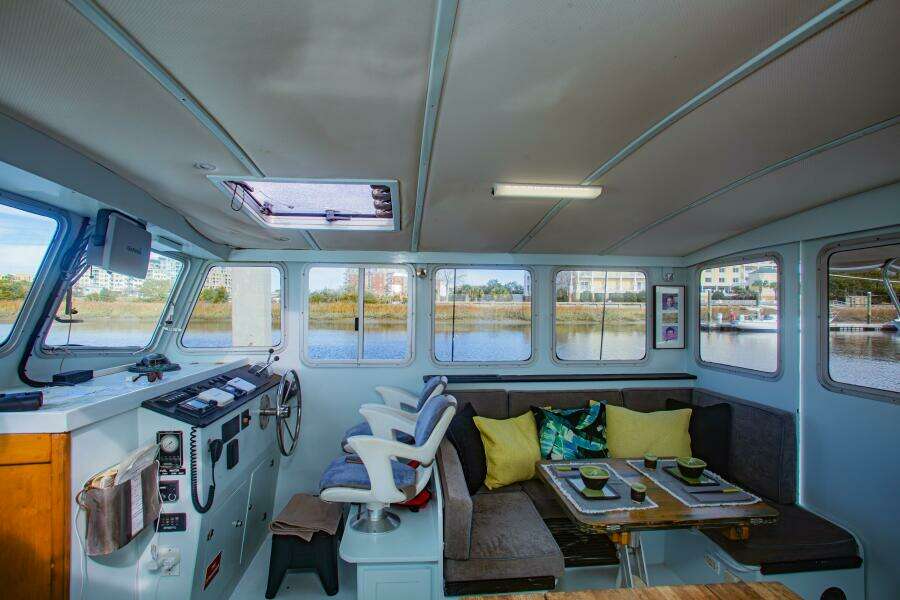 40' Wayne Beal Downeast Cruiser 2002 - Cummins 540 HP For Sale