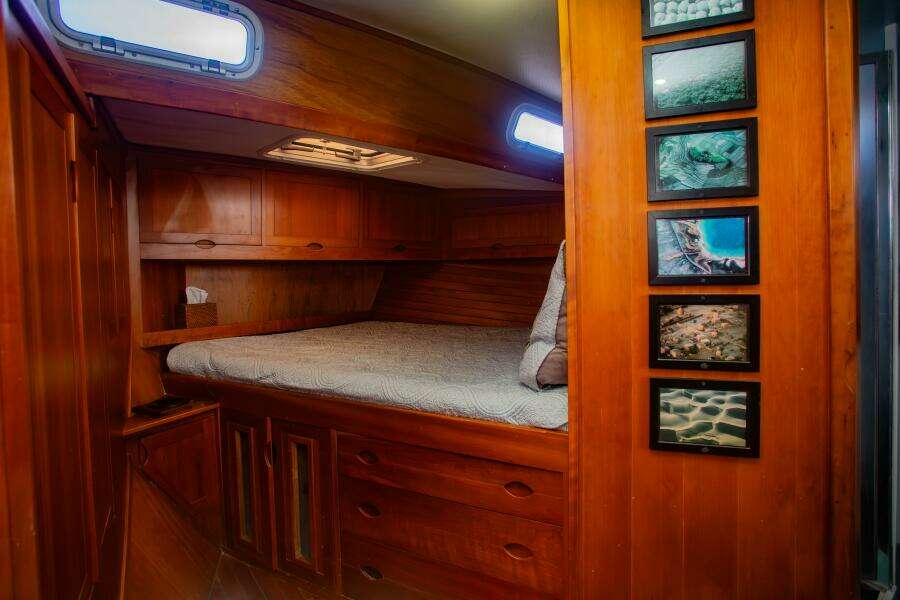 40' Wayne Beal Downeast Cruiser 2002 - Cummins 540 HP For Sale