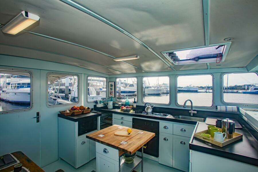 40' Wayne Beal Downeast Cruiser 2002 - Cummins 540 HP For Sale