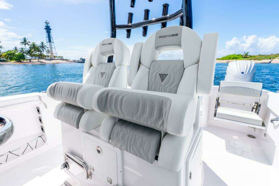 28ft Twin Vee Yacht For Sale