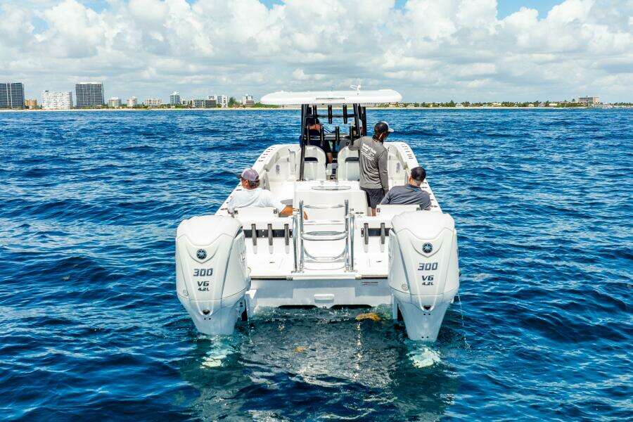 28ft Twin Vee Yacht For Sale
