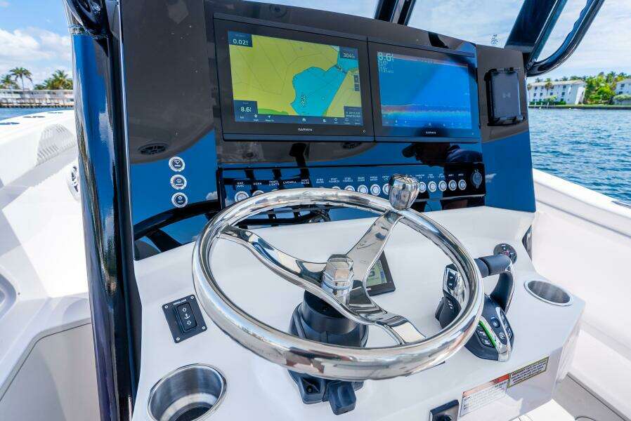 28ft Twin Vee Yacht For Sale