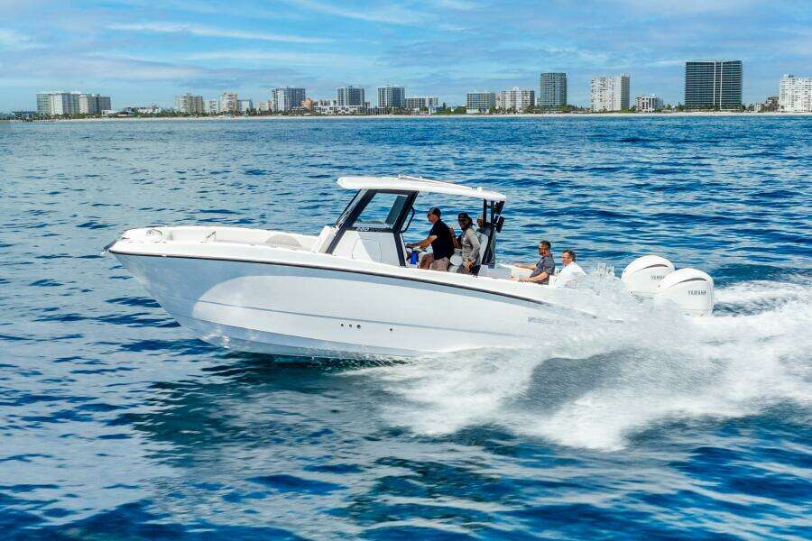 28ft Twin Vee Yacht For Sale