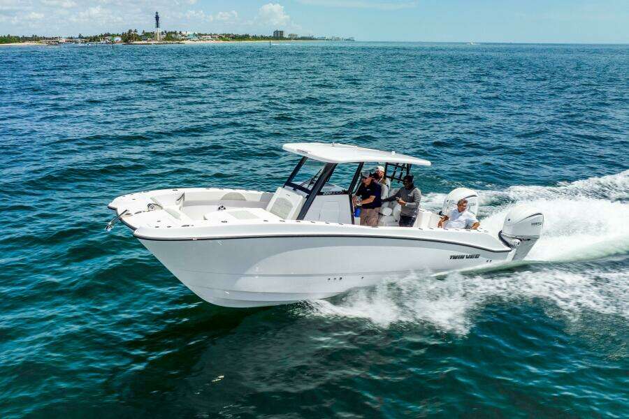 28ft Twin Vee Yacht For Sale