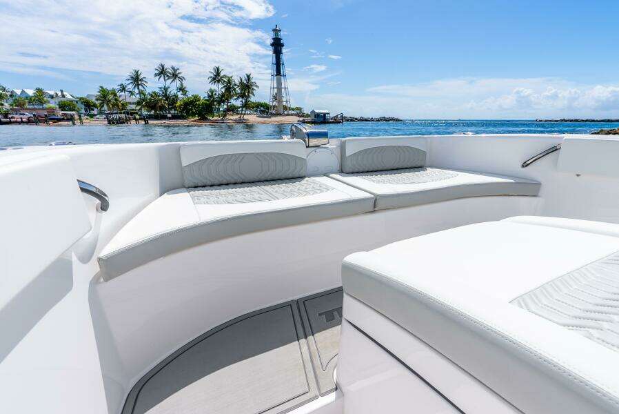 28ft Twin Vee Yacht For Sale