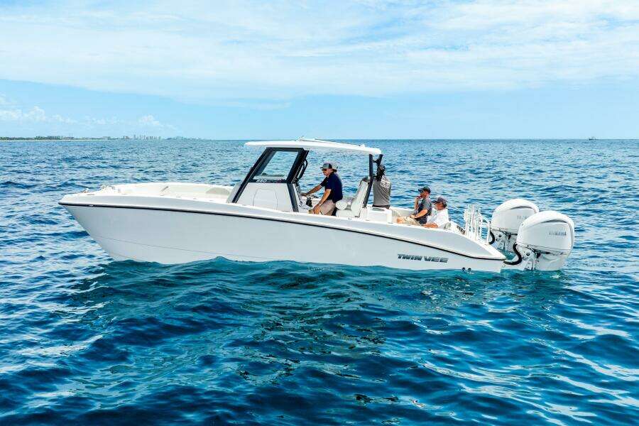 28ft Twin Vee Yacht For Sale
