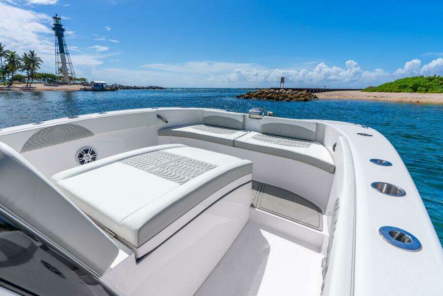 28ft Twin Vee Yacht For Sale