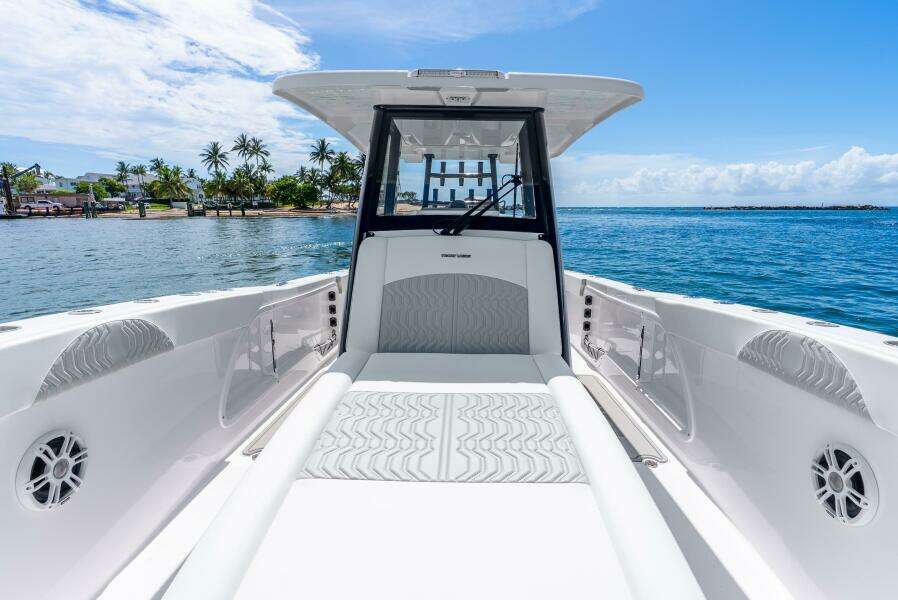 28ft Twin Vee Yacht For Sale