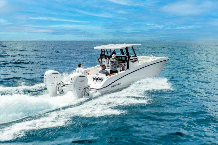 28ft Twin Vee Yacht For Sale