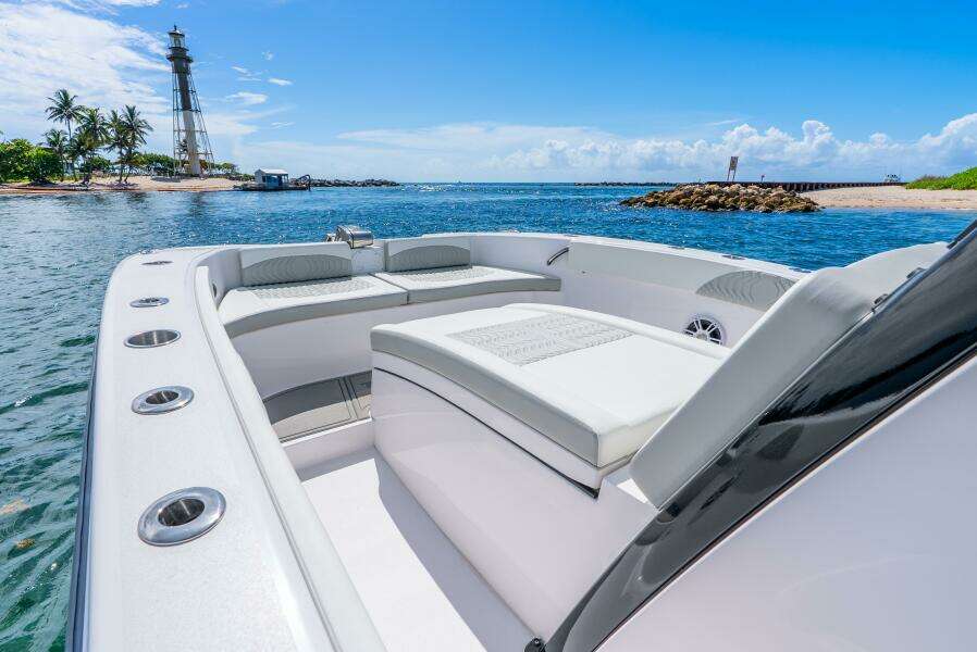 28ft Twin Vee Yacht For Sale