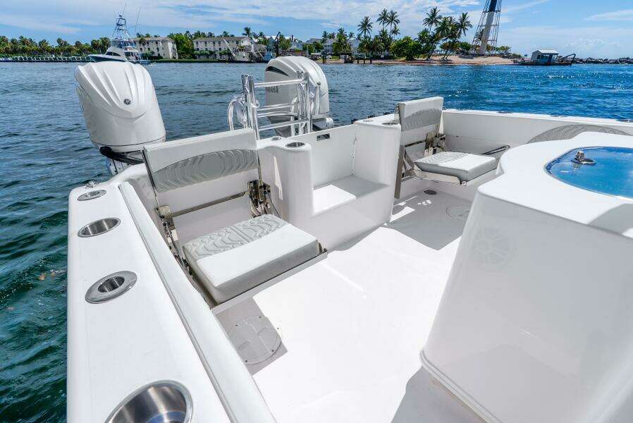 28ft Twin Vee Yacht For Sale