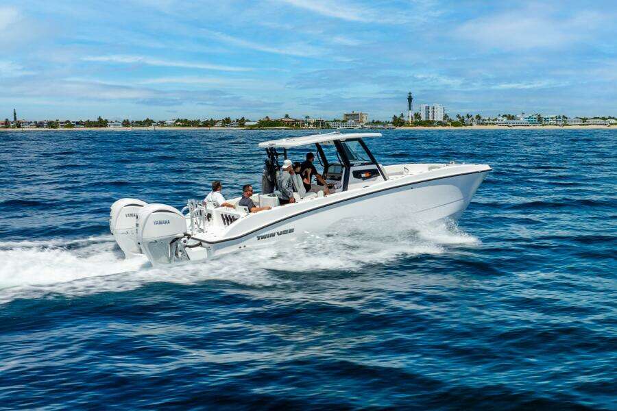 28ft Twin Vee Yacht For Sale