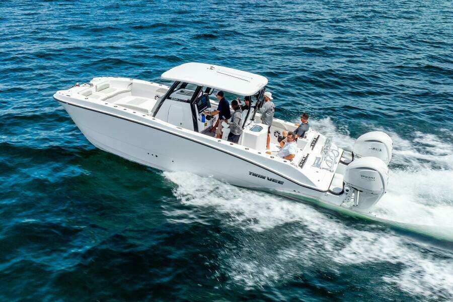 28ft Twin Vee Yacht For Sale