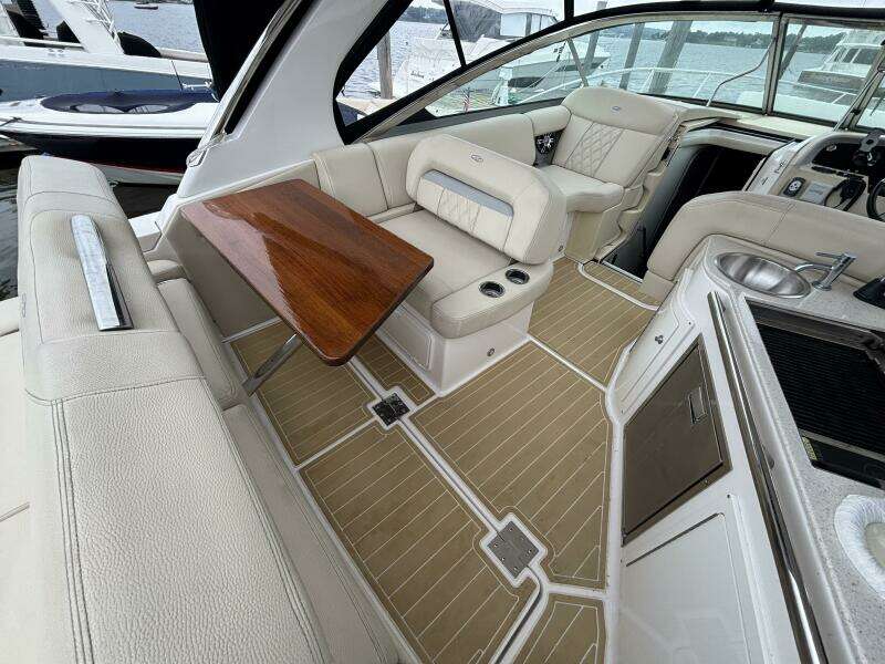 33ft Regal Yacht For Sale