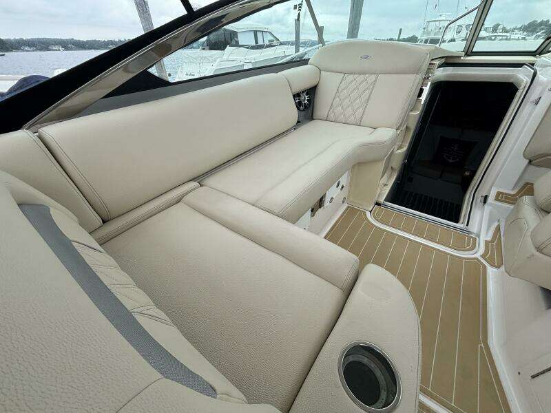 33ft Regal Yacht For Sale