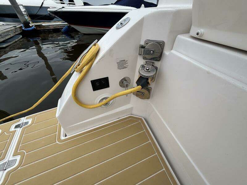 33ft Regal Yacht For Sale