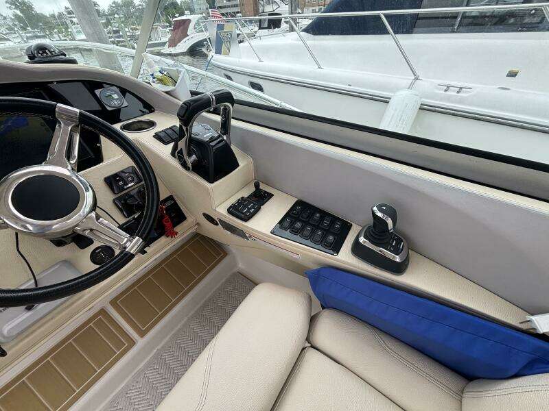 33ft Regal Yacht For Sale