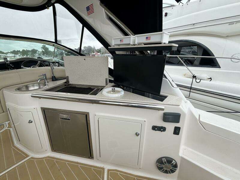33ft Regal Yacht For Sale