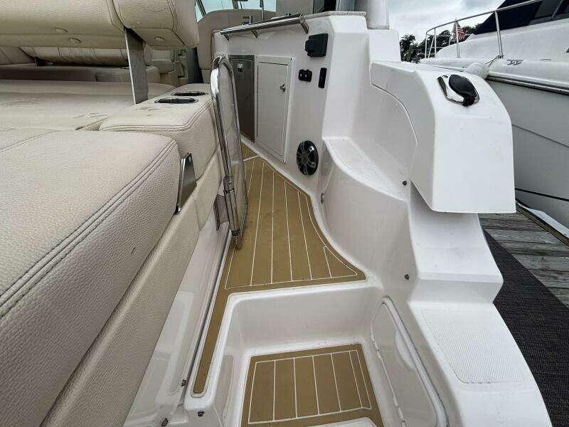 33ft Regal Yacht For Sale
