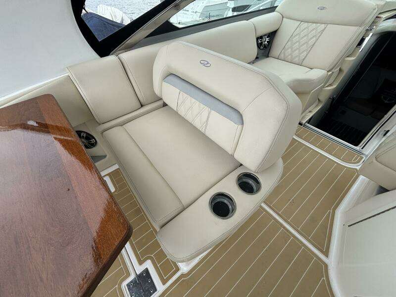 33ft Regal Yacht For Sale
